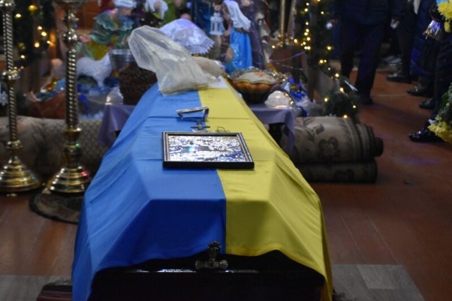 22 - навіки: Луцька громада попрощалася з Героєм Романом Завірюхою