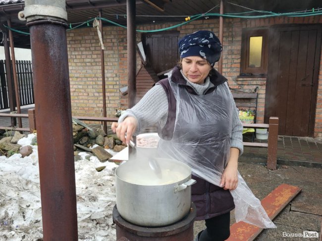 Невтомні: як подвір'я лучан Наталки та Володимира Грушок стало волонтерським центром
