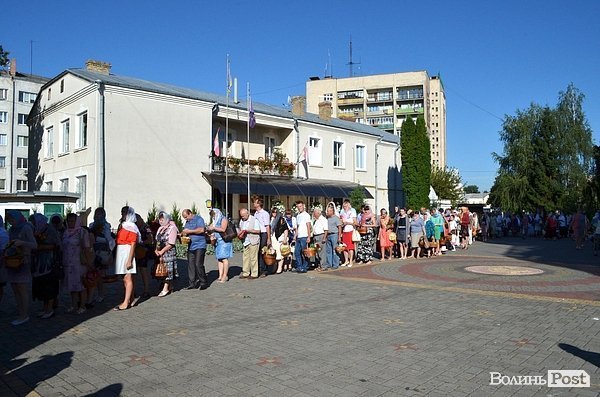 Як в Луцьку святять яблука. ФОТО