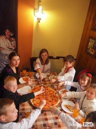 Cвятий Миколай прийшов до діток у лікарні. ФОТО