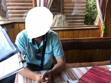 На Волині сільського голову, який взяз 5 тисяч доларів хабара, посадили під домашній арешт