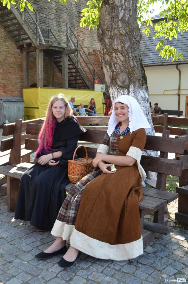 Середньовічна костюмерна: як у Луцьку жінок «перетворювали» на шляхетних міщанок