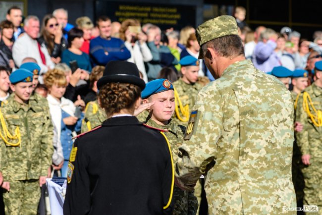 У центрі Луцька майже пів тисячі ліцеїстів склали присягу. ФОТО