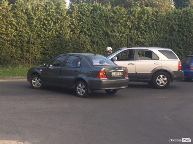 Аварія в Луцьку: не розминулися легковик і позашляховик