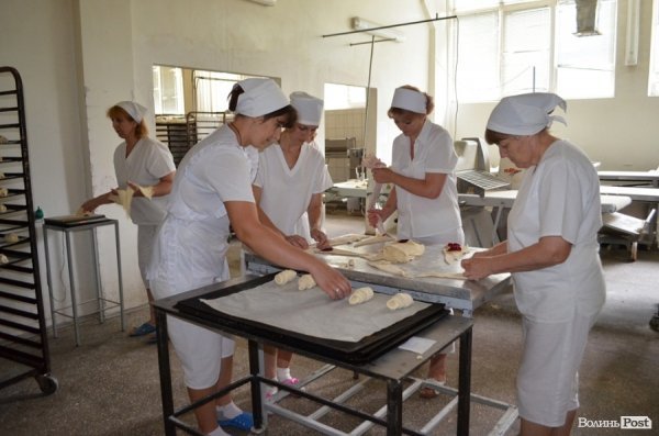 У Луцьку показали, як печуть хліб. ФОТО