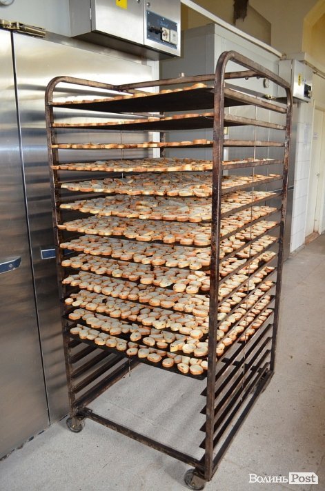 У Луцьку показали, як печуть хліб. ФОТО