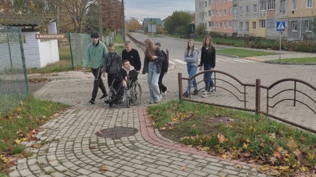 Школярі з Волині розповіли, як на руках винесли однокласника на гору в Карпатах. ВІДЕО