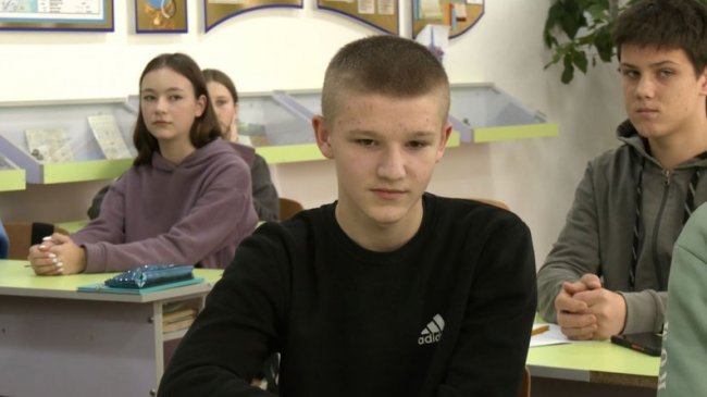 Школярі з Волині розповіли, як на руках винесли однокласника на гору в Карпатах. ВІДЕО