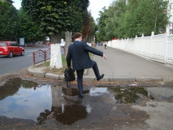 Лучани скаржаться на безгосподарність «дорожників»