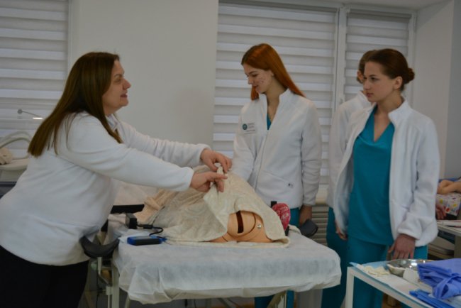 У луцькому медінституті відбулася посвята бойових медиків у першокурсники