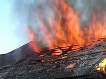 За вихідні на Волині горіли житловий будинок, дві господарські споруди та автомобіль