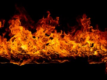 Рятувальники до лісової пожежі на Прикарпатті діставалися пішки