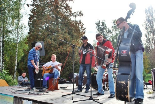 Як у Луцьку під авторські пісні їли кашу. ФОТО