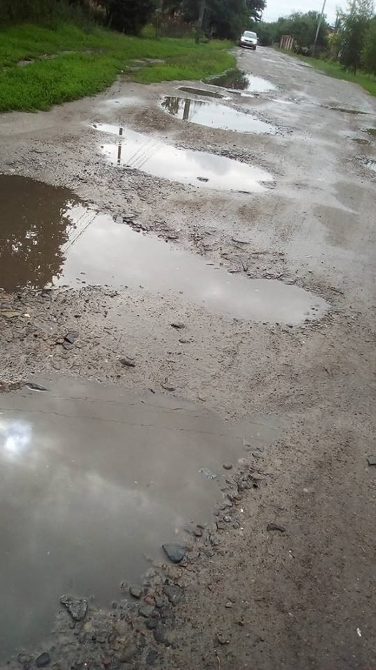 «Це жах, це не дорога!» - лучанин просить заасфальтувати вулицю