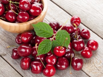 В Україні розпочався сезон черешні: скільки коштує перша ягода