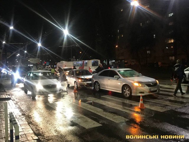 У Луцьку – аварія за участю трьох автомобілей