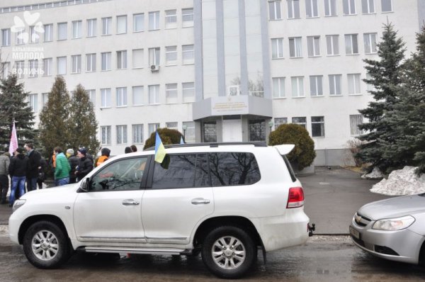 «Хочу повістку на день народження»: у Луцьку «тролили» міліцію. ФОТО