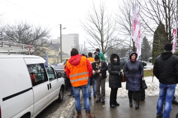 «Хочу повістку на день народження»: у Луцьку «тролили» міліцію. ФОТО