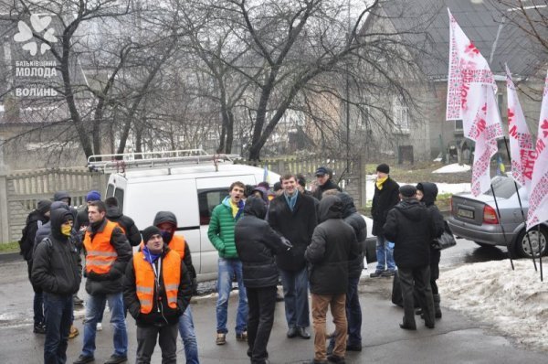 «Хочу повістку на день народження»: у Луцьку «тролили» міліцію. ФОТО