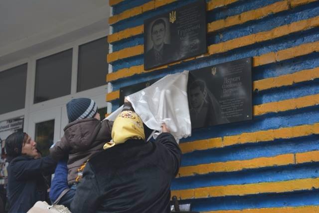 Об’єднала війна: двом волинським Героям відкрили меморіальні дошки