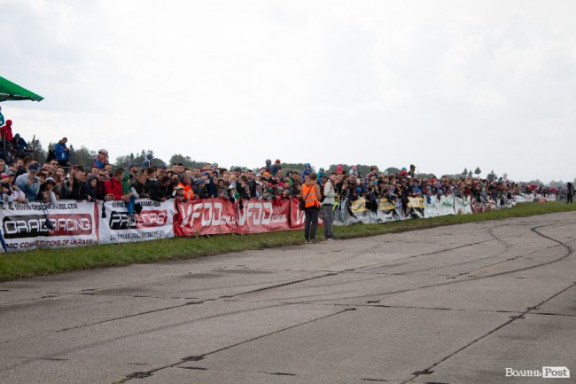 У Луцьку відбулися видовищні авто- і мотогонки. ФОТОРЕПОРТАЖ
