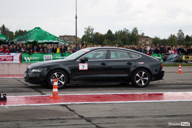 У Луцьку відбулися видовищні авто- і мотогонки. ФОТОРЕПОРТАЖ