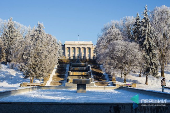 Мерехтливий сніг і кришталевий іній: Луцьк опинився у морозному полоні. ФОТО