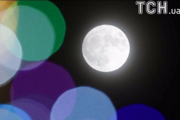 Фото унікального супермісяця 