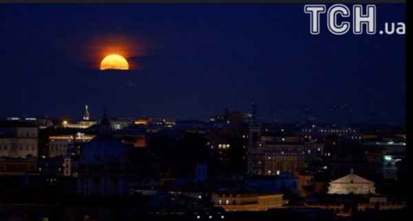 Фото унікального супермісяця 