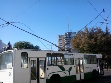 У Луцьку обірвалася лінія електропередач біля ЦУМа. ФОТО