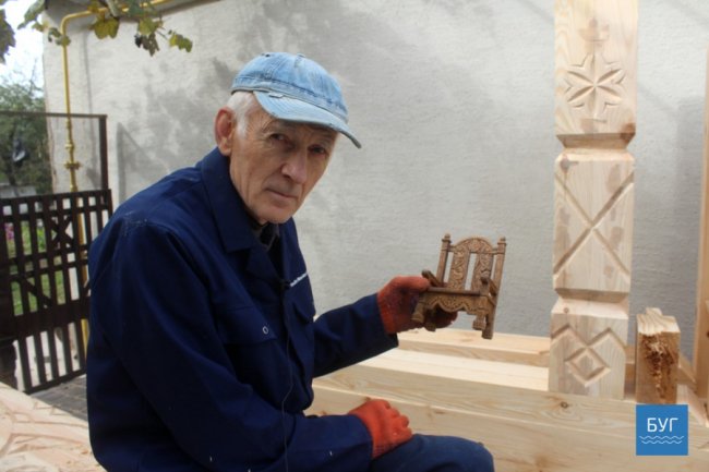 Більше 3-х метрів: волинянин створює гігантський трон-претендент на рекорд України. ФОТО. ВІДЕО