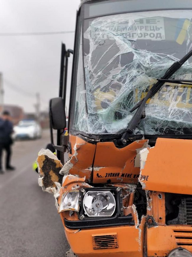 Рівненський поліцейський показав фото страшних ДТП