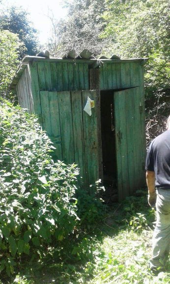 Луцькі муніципали знесли незаконно встановлені сараї. ФОТО