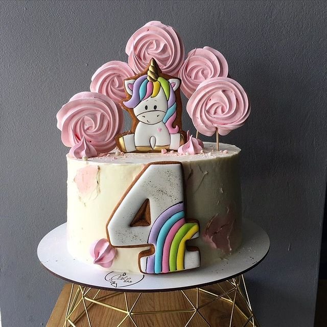 Тістечка у формі плиток шоколаду і трайфл у стаканчиках: волинянки розпочали «солодкий» бізнес у розпал карантину 