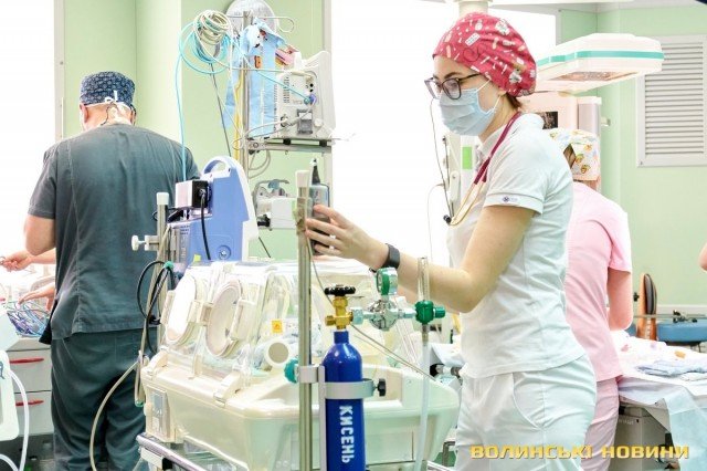 У Луцьку в перинатальному центрі прооперували дівчинку, яка народилася недоношеною та з вадою серця