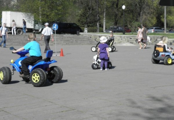 «Даішники» вчили луцьких дітлахів бути чемними пішоходами