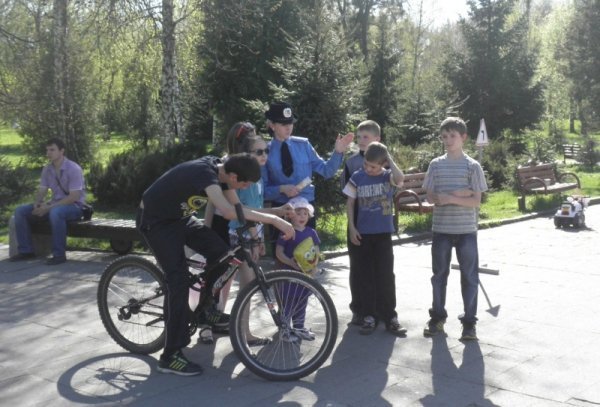 «Даішники» вчили луцьких дітлахів бути чемними пішоходами