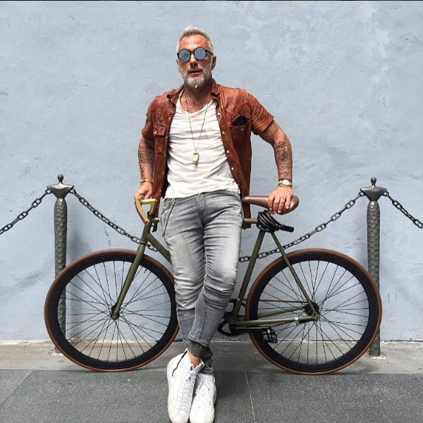 «Танцюючий мільйонер» розповів про себе українцям. ФОТО