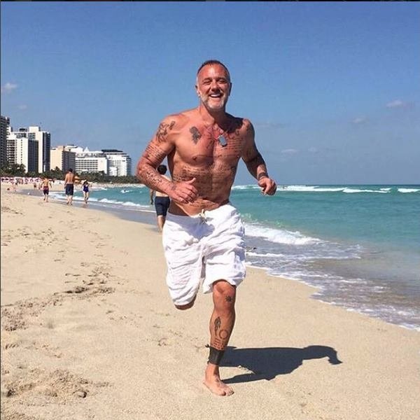 «Танцюючий мільйонер» розповів про себе українцям. ФОТО