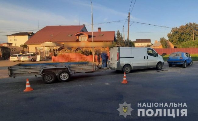 Поблизу Луцька рятувальники вивільнили з пошкодженого авто чоловіка, який травмувався в ДТП