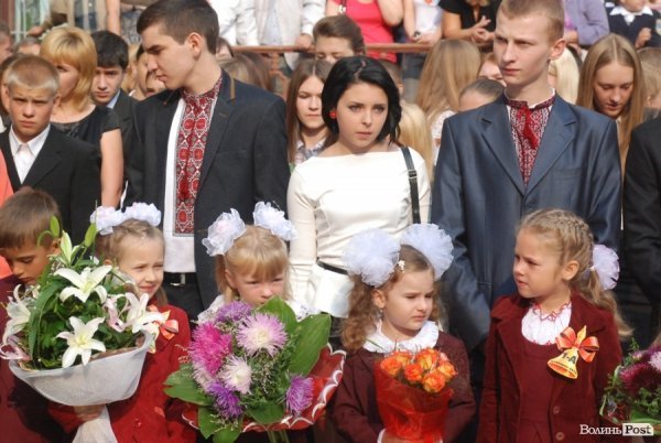 Перший дзвоник у  «найкращій луцькій школі». ФОТО