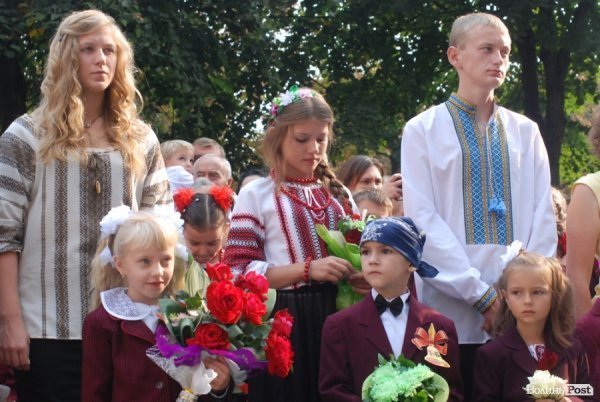 Перший дзвоник у  «найкращій луцькій школі». ФОТО