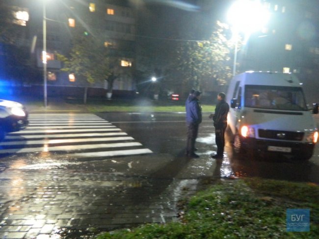 У Володимирі легковик на «євробляхах» підрізав бус і втік з місця аварії. ФОТО