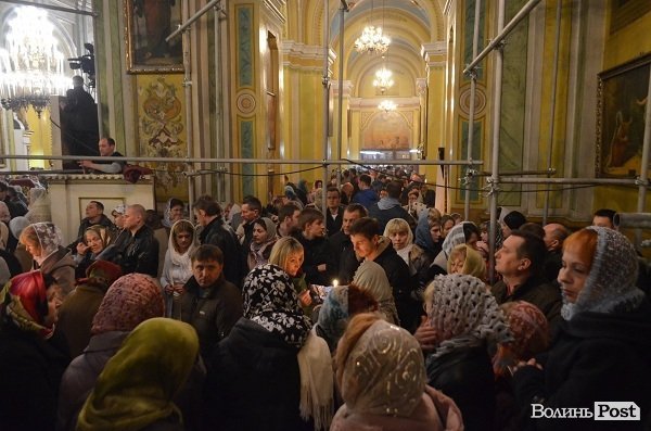 Великодня ніч у центрі Луцька. ФОТО