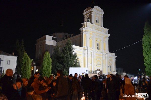 Великодня ніч у центрі Луцька. ФОТО