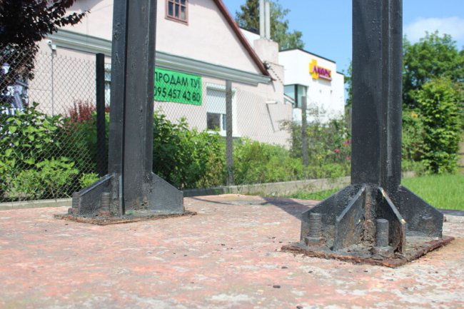 У Луцьку візьмуться за аварійні білборди. ФОТО