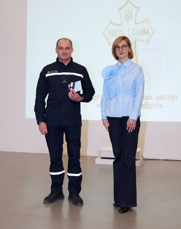 Гасять пожежі, розбирають завали та рятують людей: у Луцьку нагородили вогнеборців