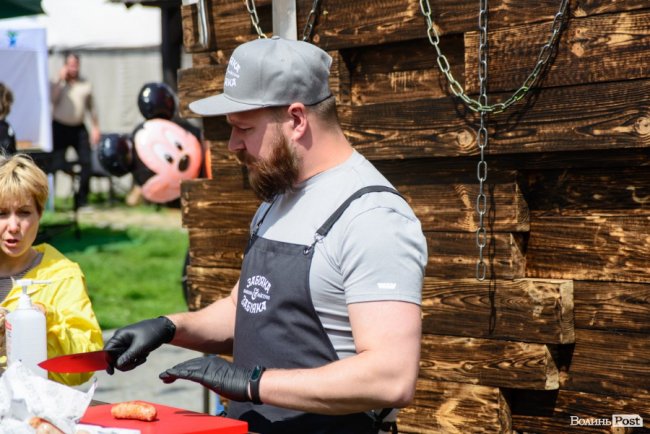 Ковбаски, яких в Україні ще не їли: у Луцьку презентували унікальний продукт Фамільної майстерні «Забіяка&Забіяка»*