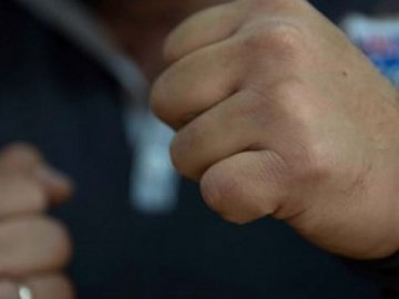 Звалили з ніг і почали бити: на Волині злодії напали на лісоохоронців