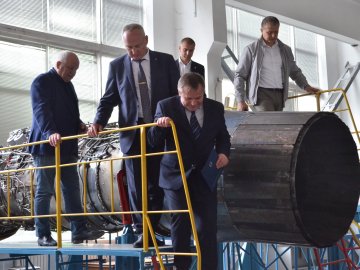 У Луцьку Перший віце-прем’єр  відвідав найпотужніший авіаремонтний завод України 